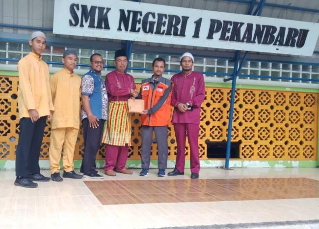 Pelajar SMKN 1 Pekanbaru gelar Penggalangan Dana